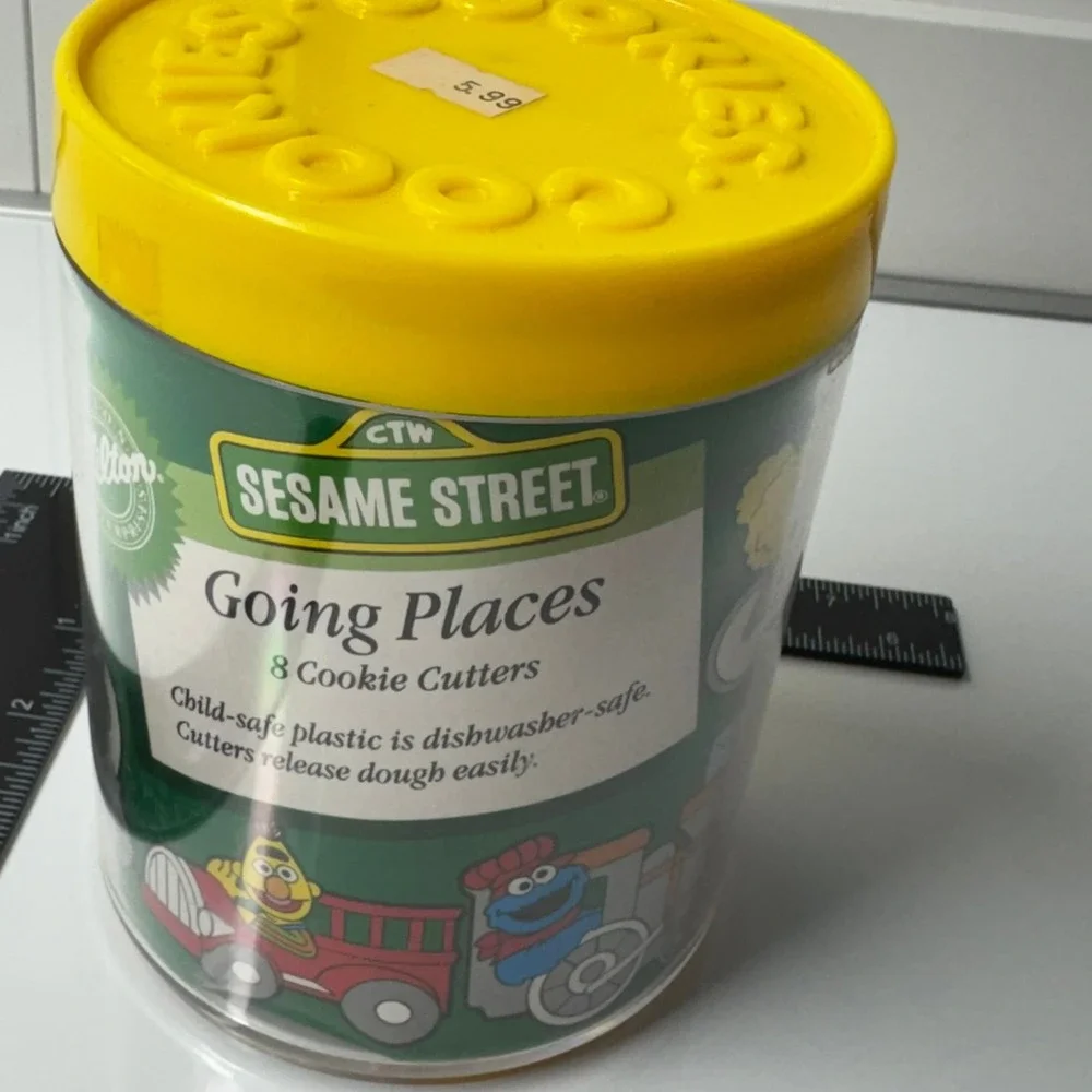 Wilton Sesame‎ Street Going Places 8 Cookie Cutters Elmo Big Bird Cookie Baking